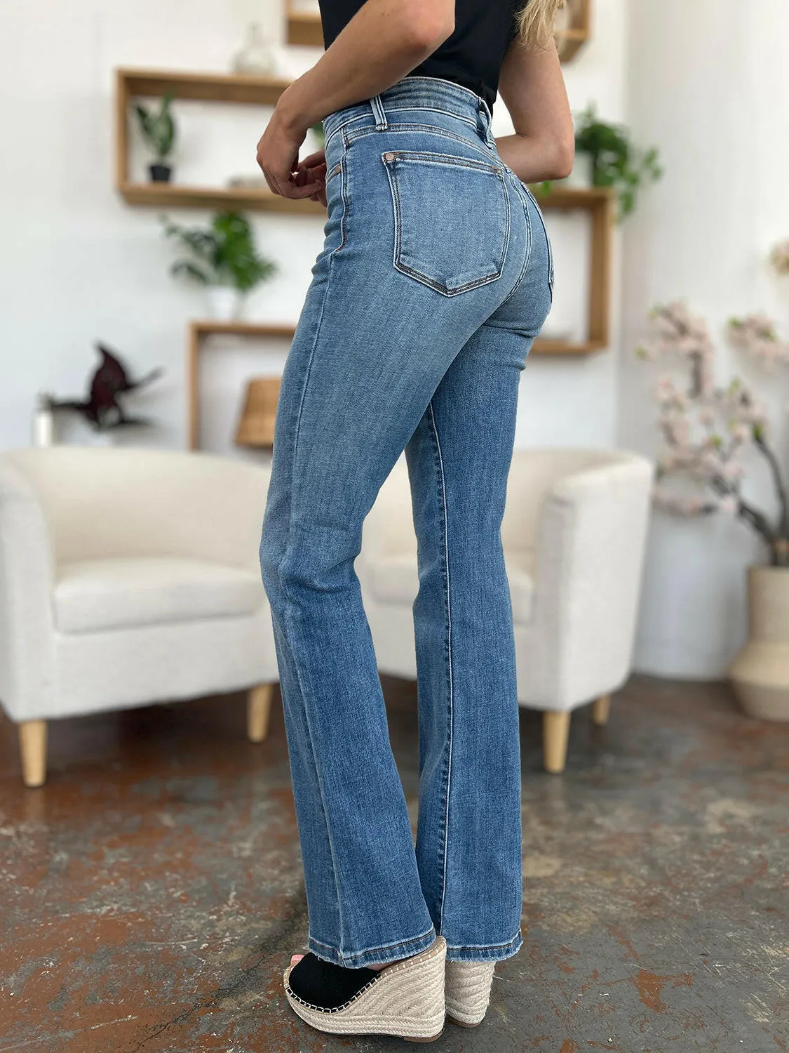 Judy Blue Mid Rise Straight Jeans