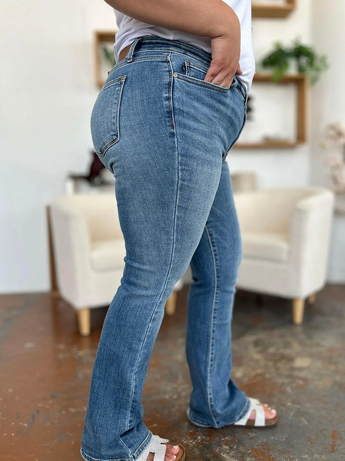 Judy Blue Mid Rise Straight Jeans