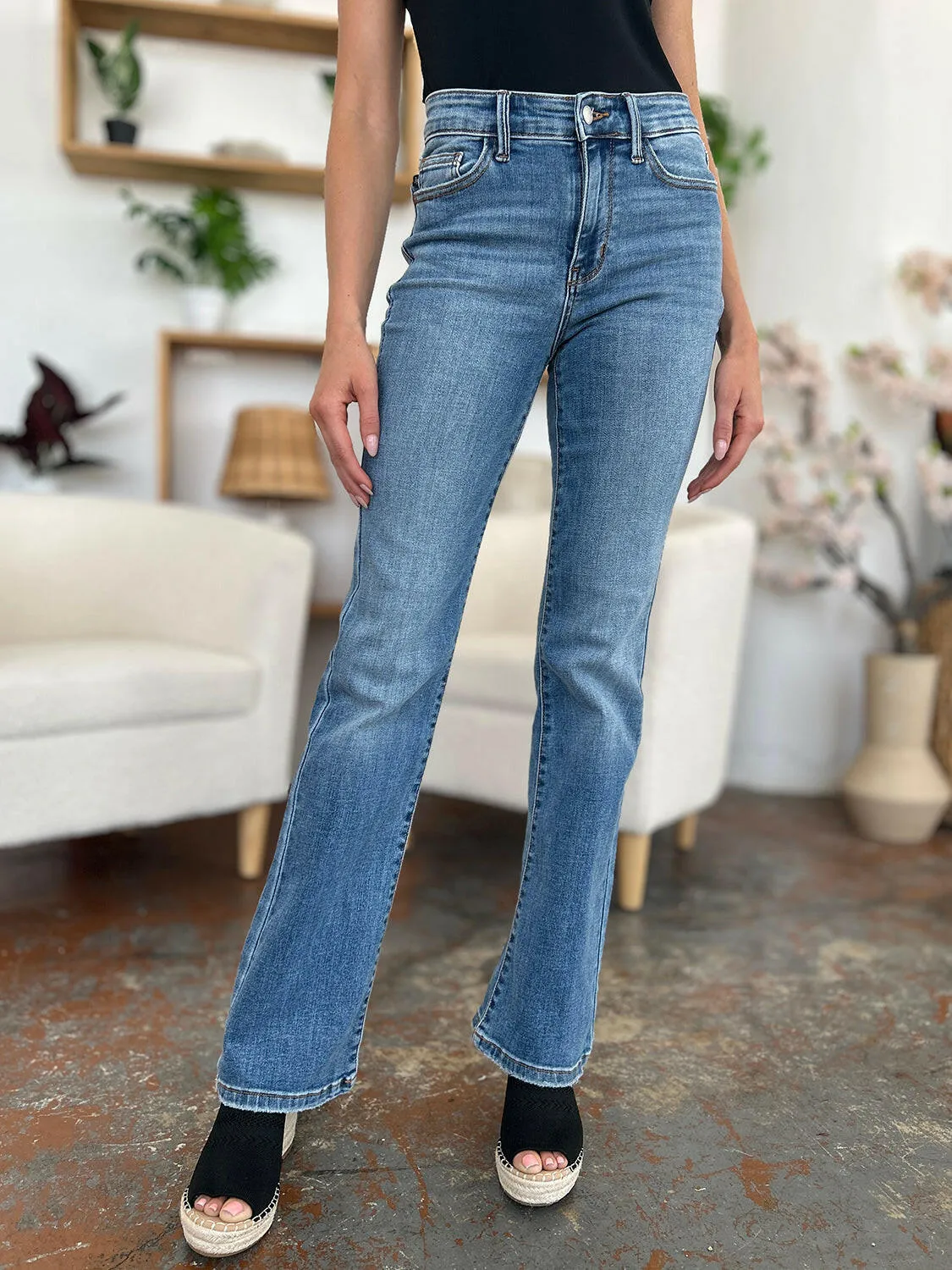 Judy Blue Mid Rise Straight Jeans