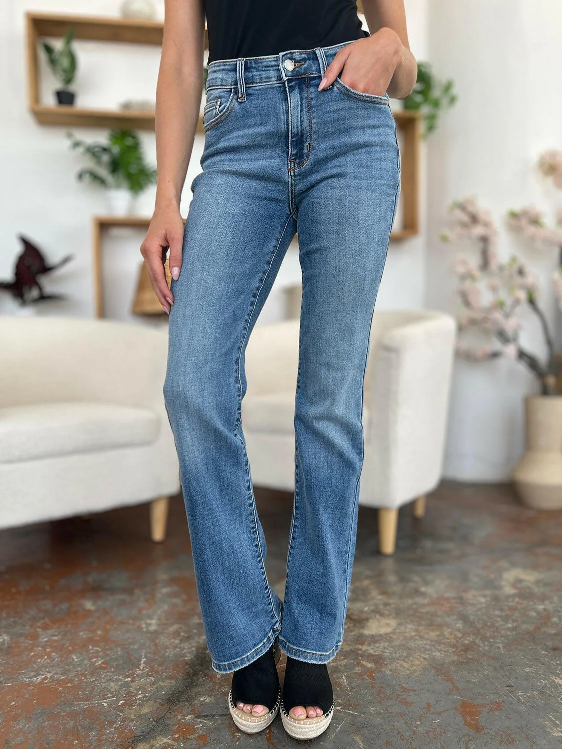 Judy Blue Mid Rise Straight Jeans